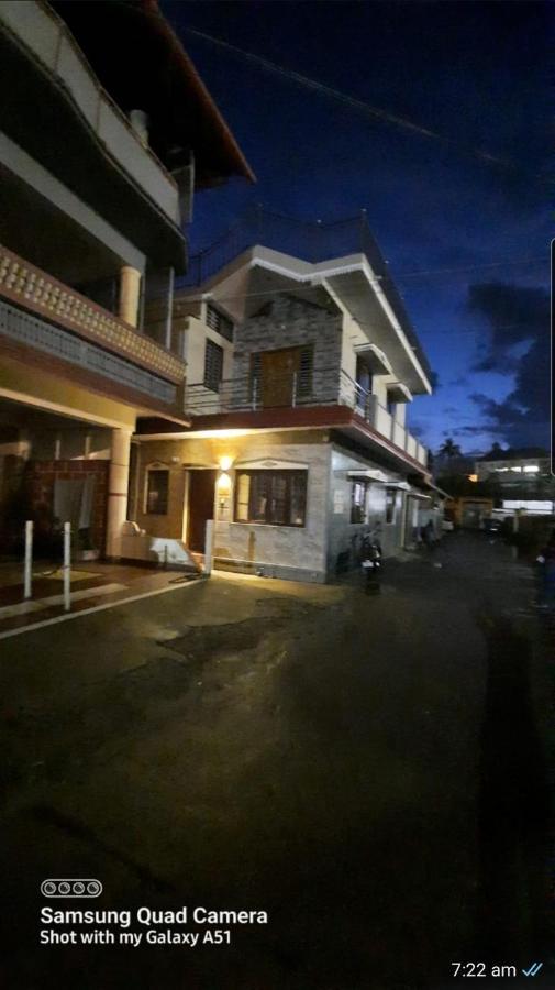 Varam Homestay Мадикери Екстериор снимка
