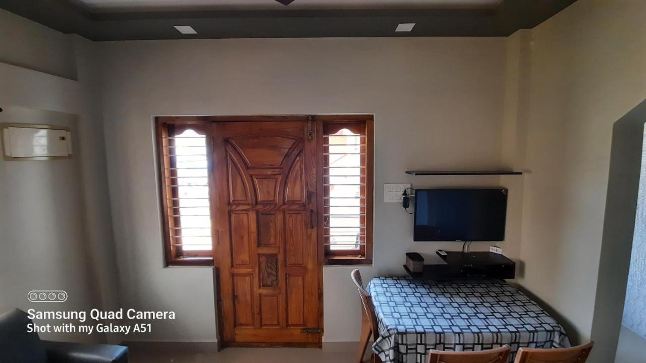 Varam Homestay Мадикери Екстериор снимка